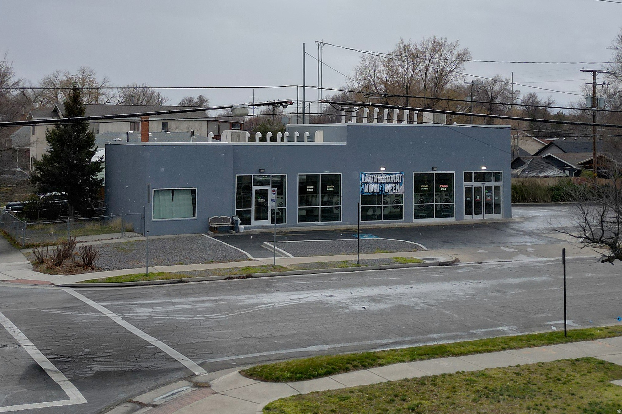 OAKLEY - Commercial Sale