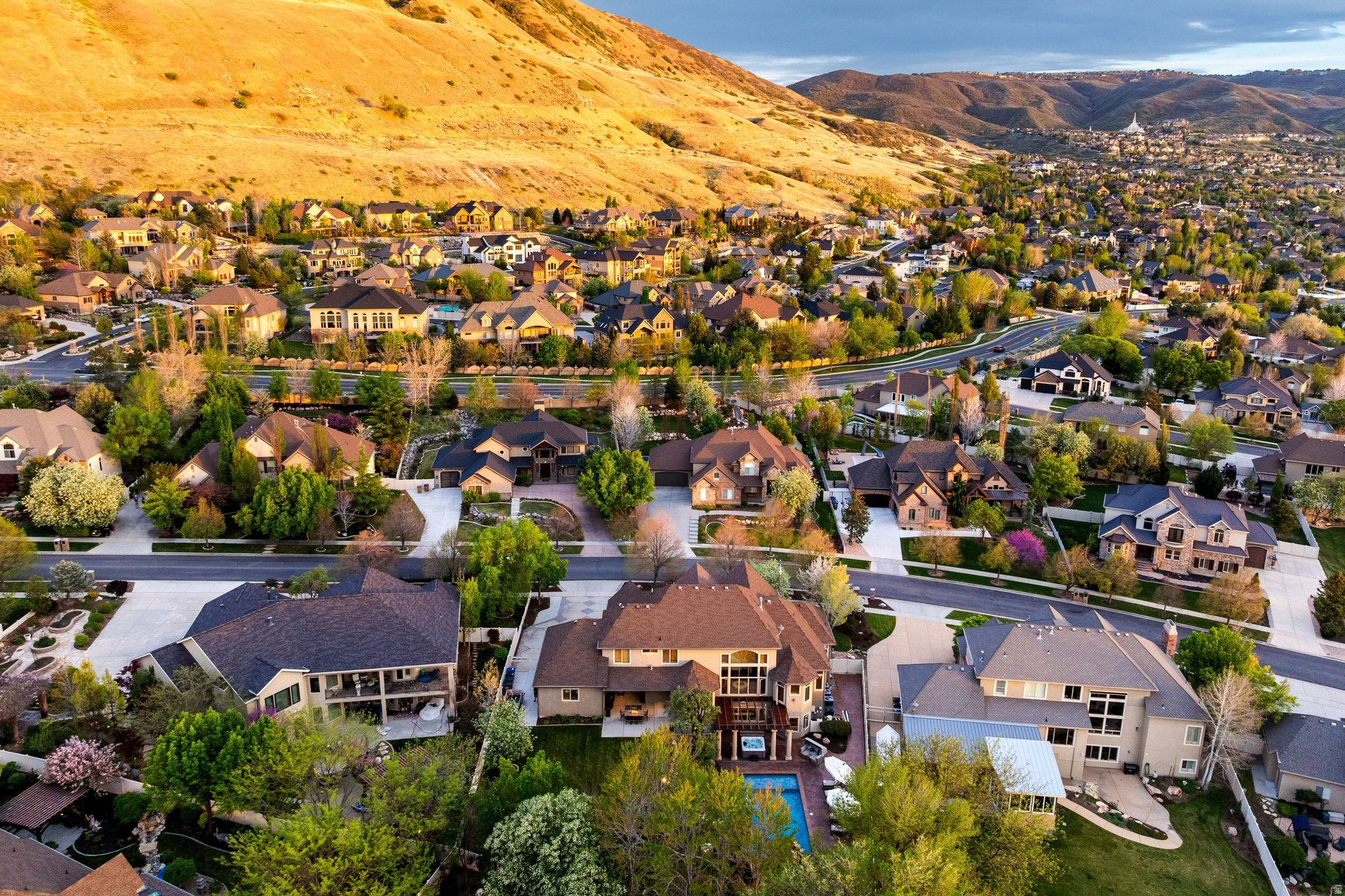 SOMERSET RIDGE - Residential