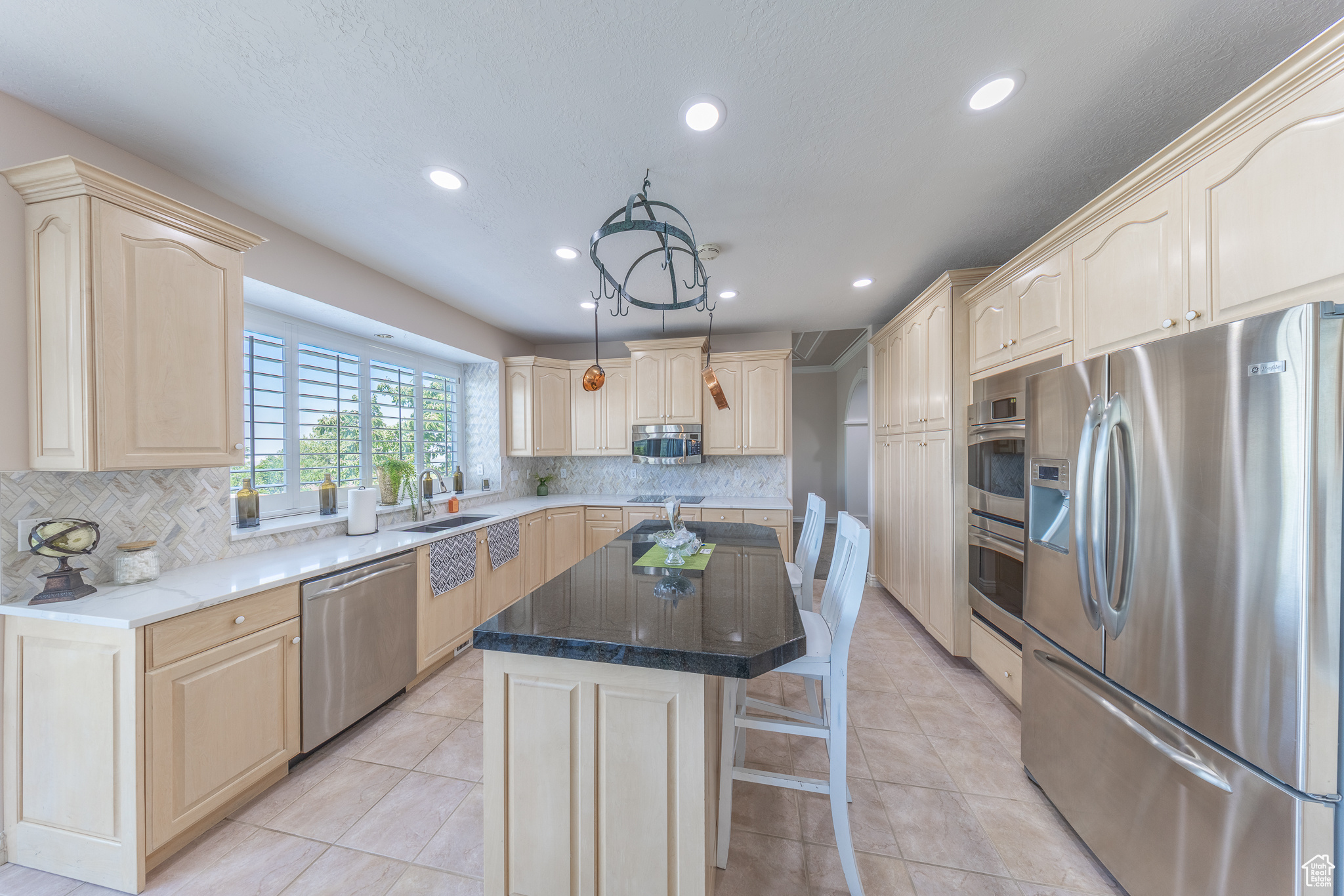 GRANADA HILLS - Residential