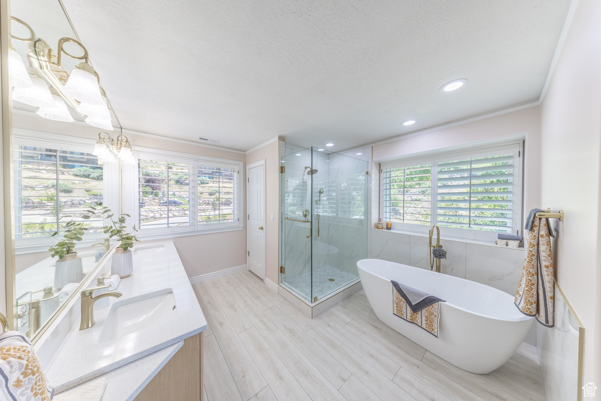 GRANADA HILLS - Residential