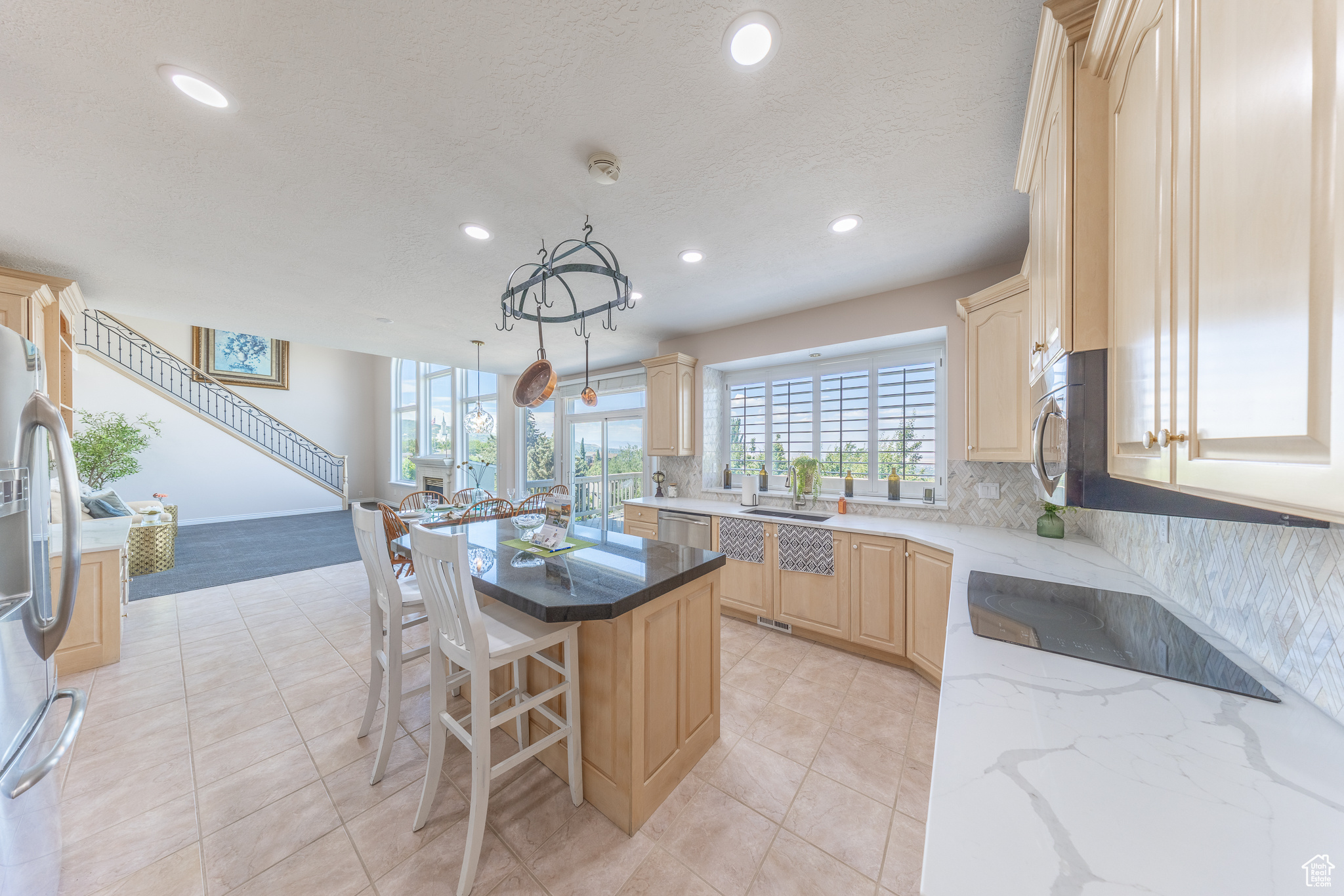 GRANADA HILLS - Residential