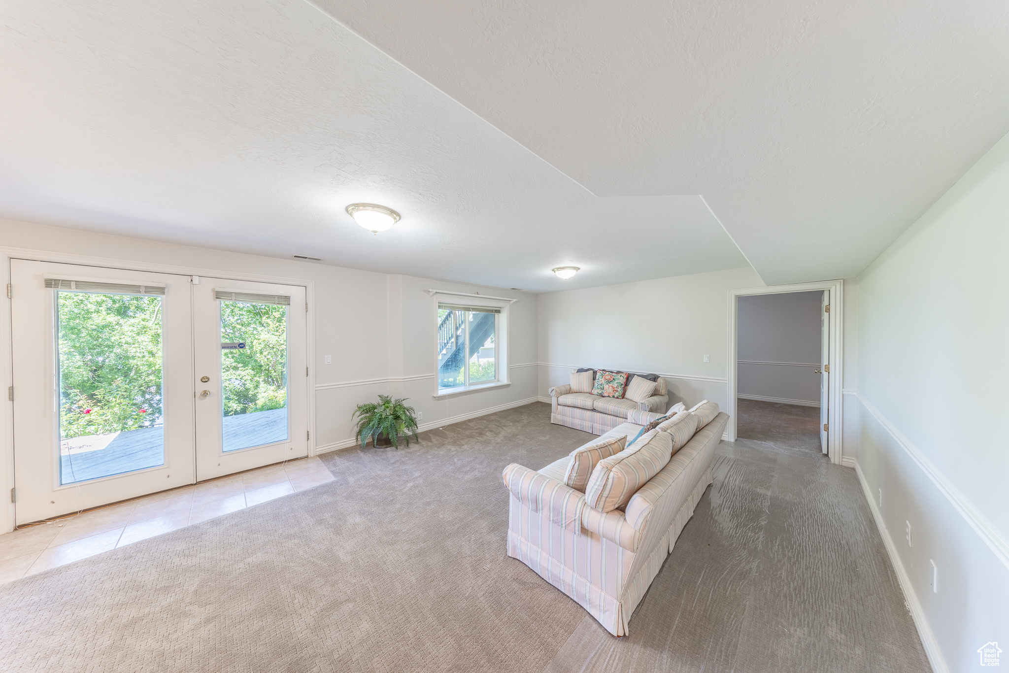 GRANADA HILLS - Residential