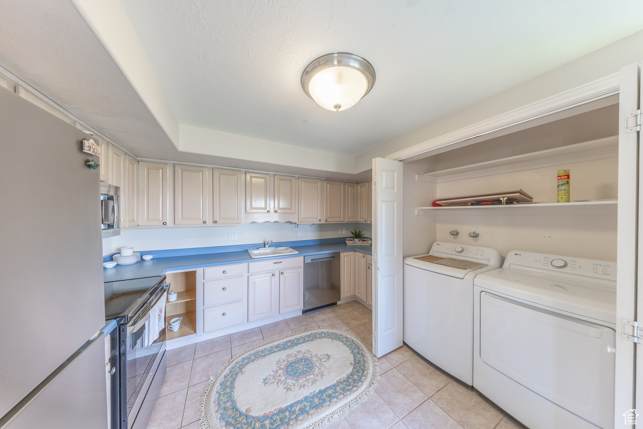 GRANADA HILLS - Residential