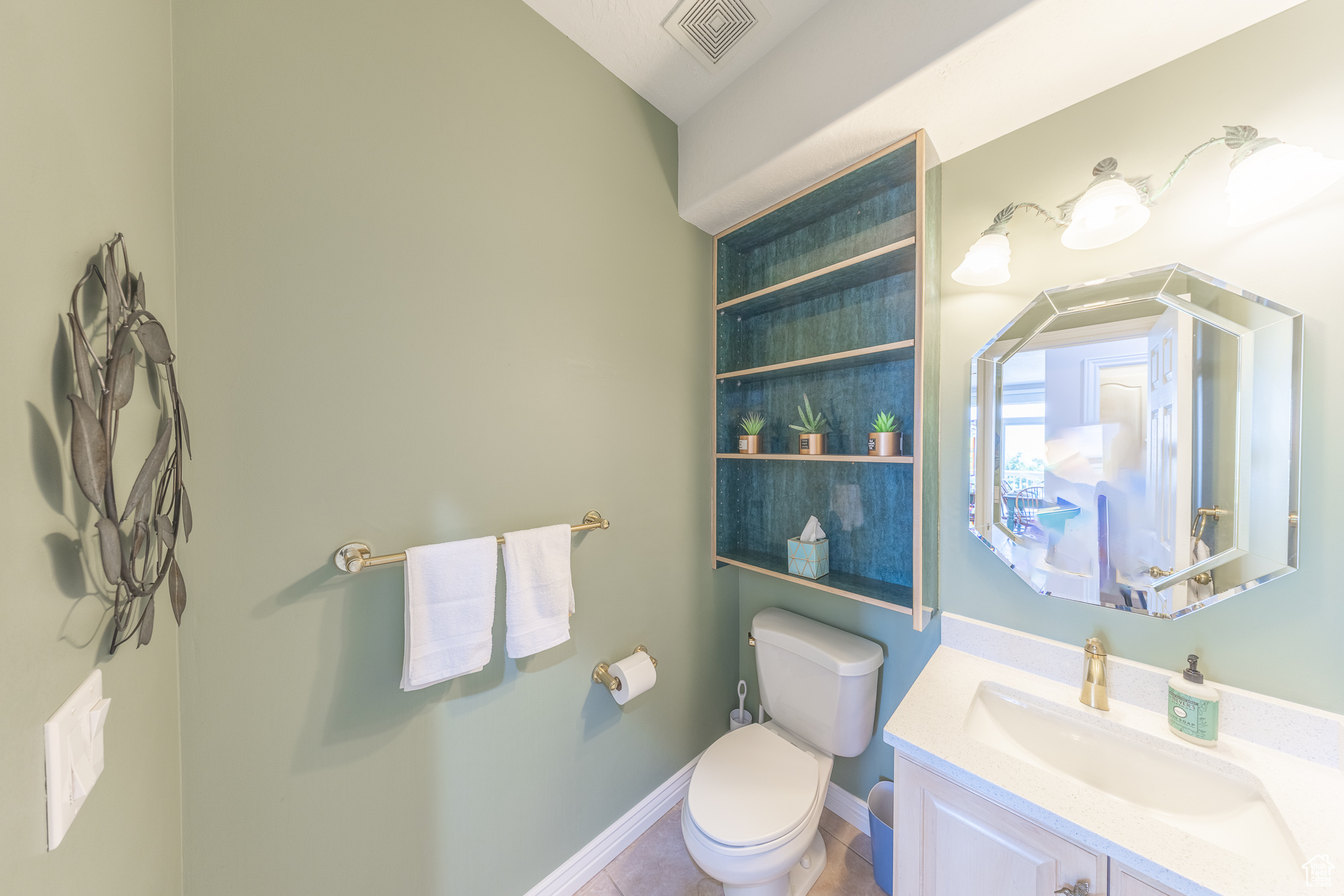 GRANADA HILLS - Residential