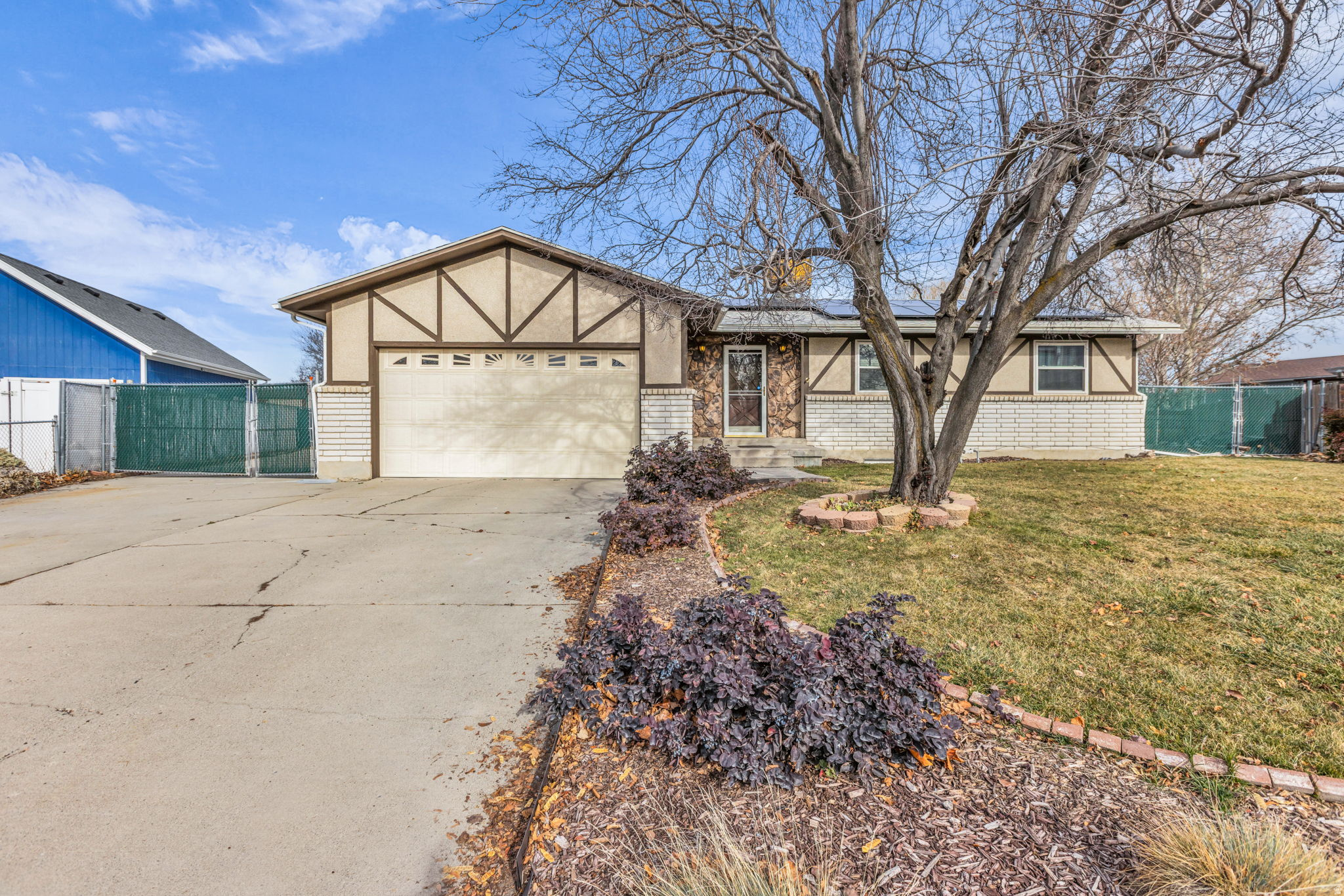 RIVERVIEW EAST - Residential