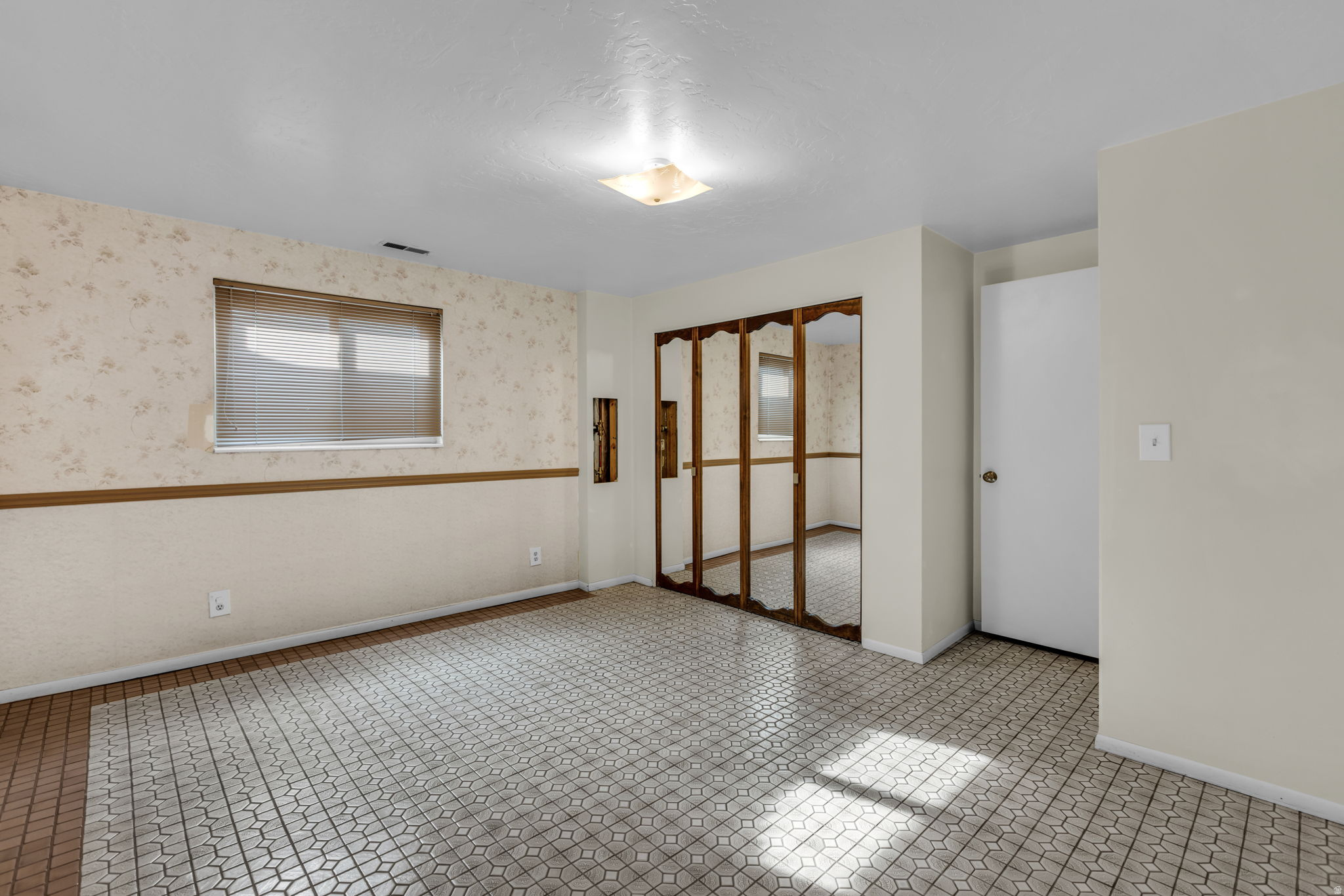 RIVERVIEW EAST - Residential