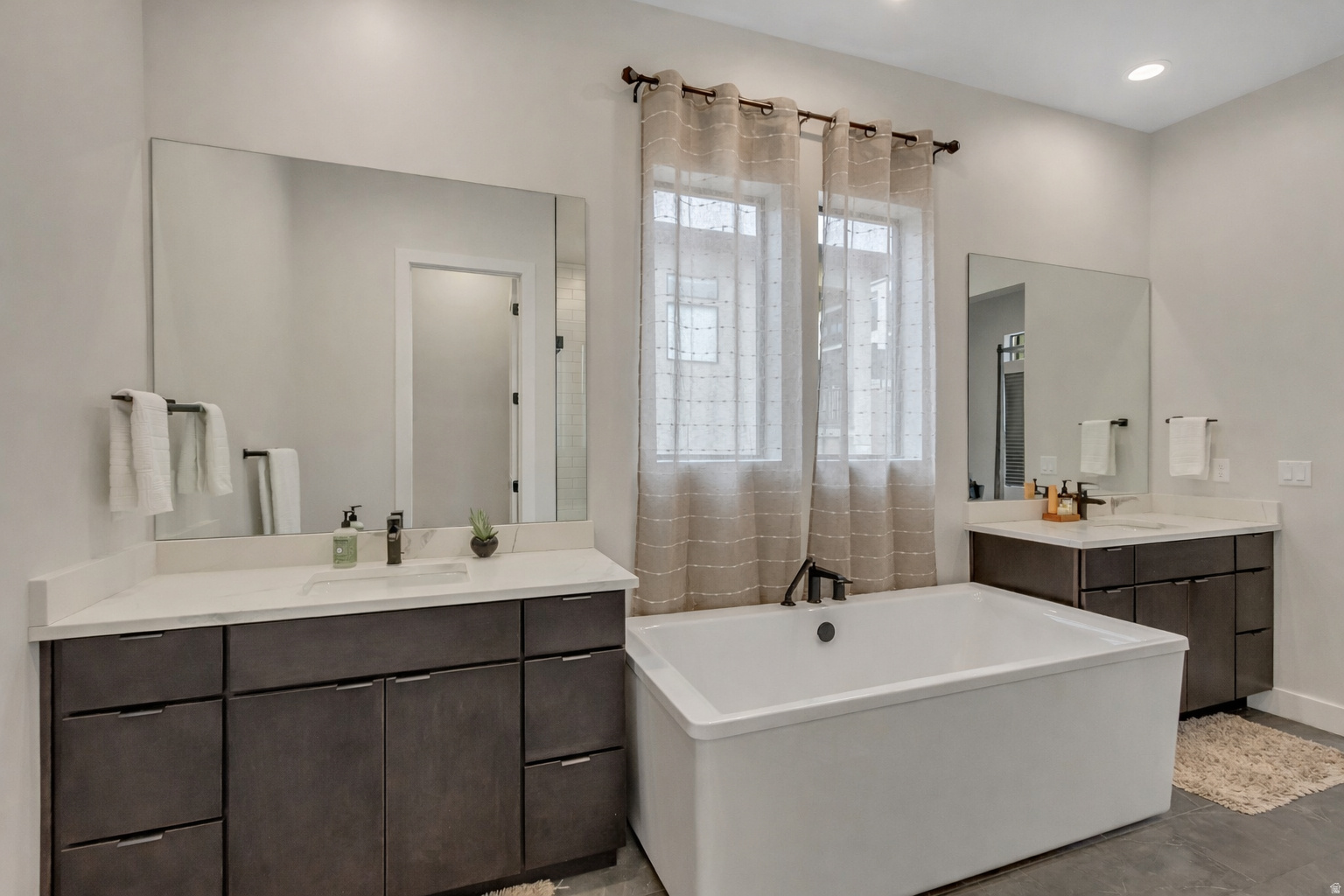 CANYON POINT - Residential