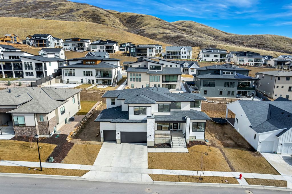 Photo of 5866 N FOX CANYON RD, Lehi, UT 84048 (MLS # 2141082)