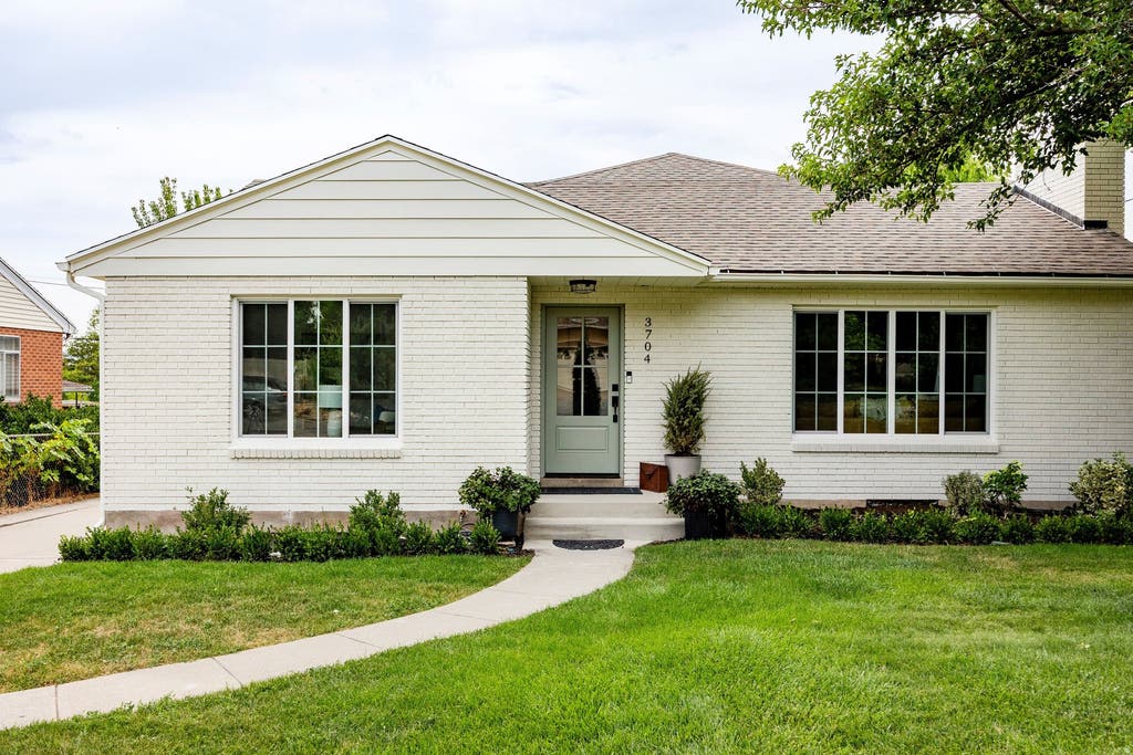 Photo of 3704 S 2455 E, Salt Lake City, UT 84109 (MLS # 2176414)