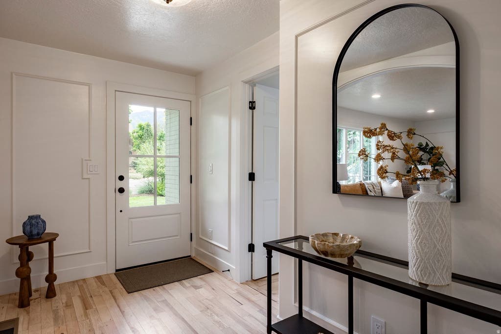 Photo of 3704 S 2455 E, Salt Lake City, UT 84109 (MLS # 2176414)