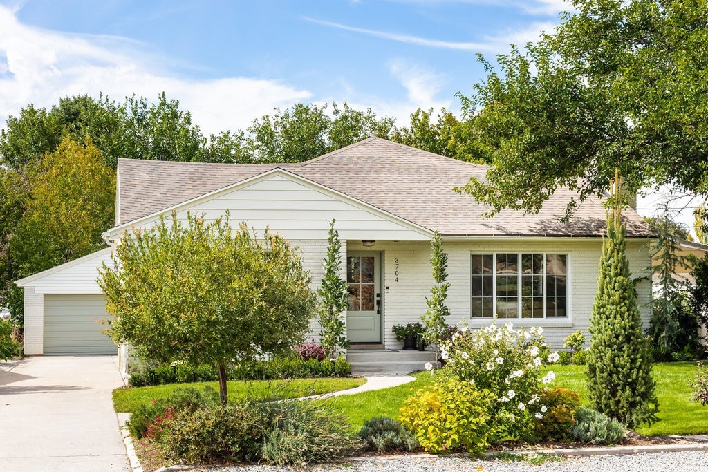 Photo of 3704 S 2455 E, Salt Lake City, UT 84109 (MLS # 2176414)