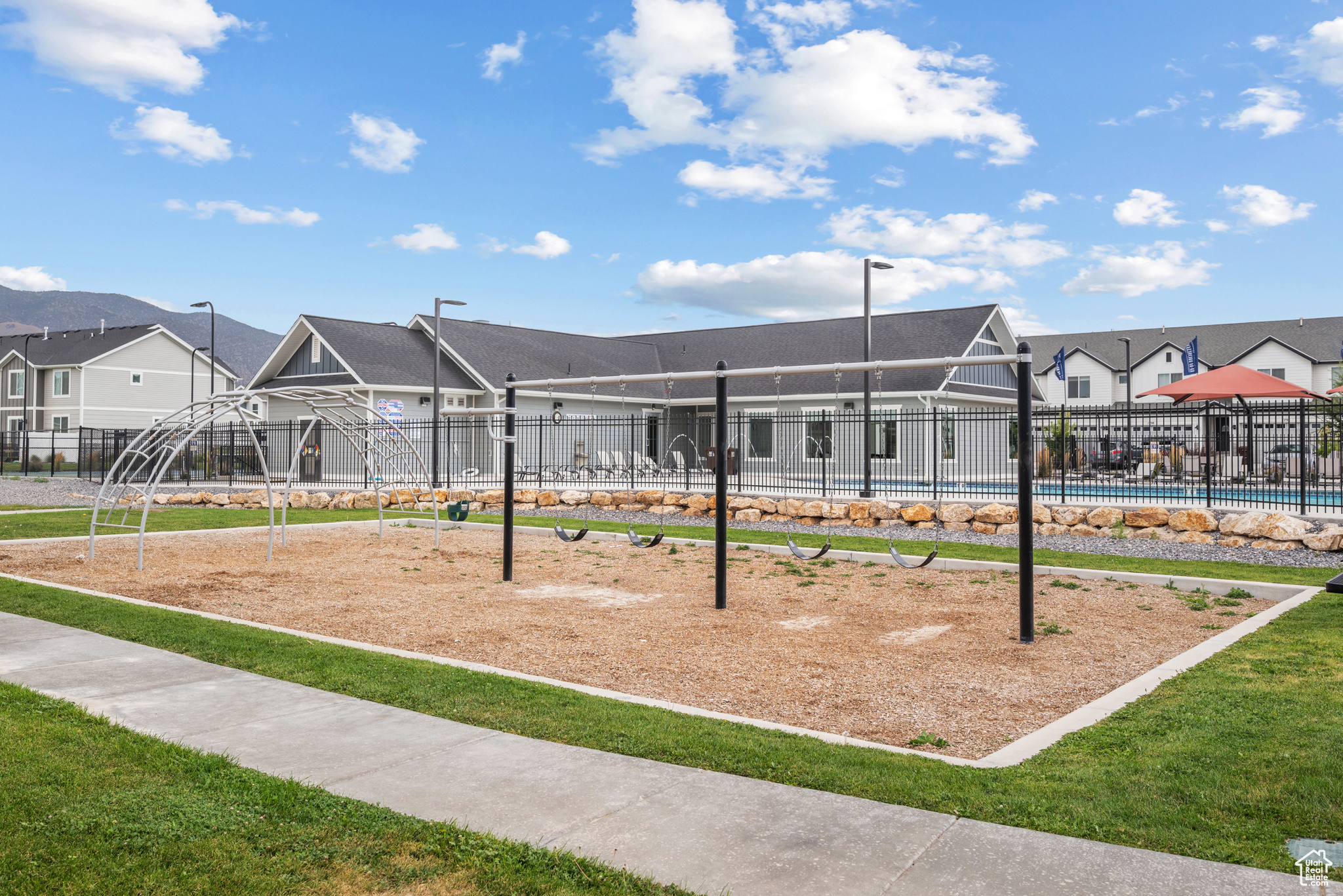 EAGLE POINT TOWNHOME - Residential