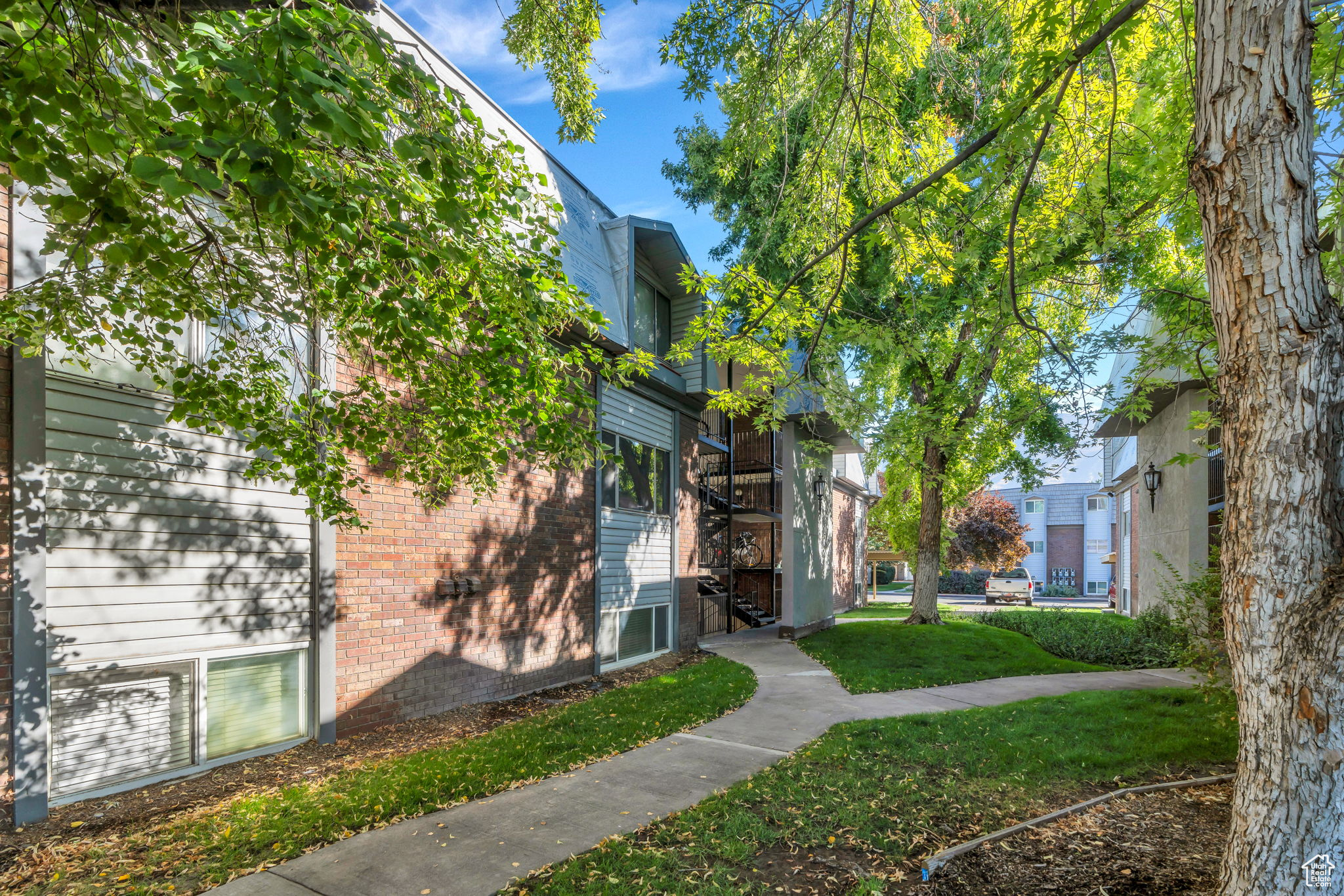 WILLOWBROOK HILL CONDOMINIUMS - Residential