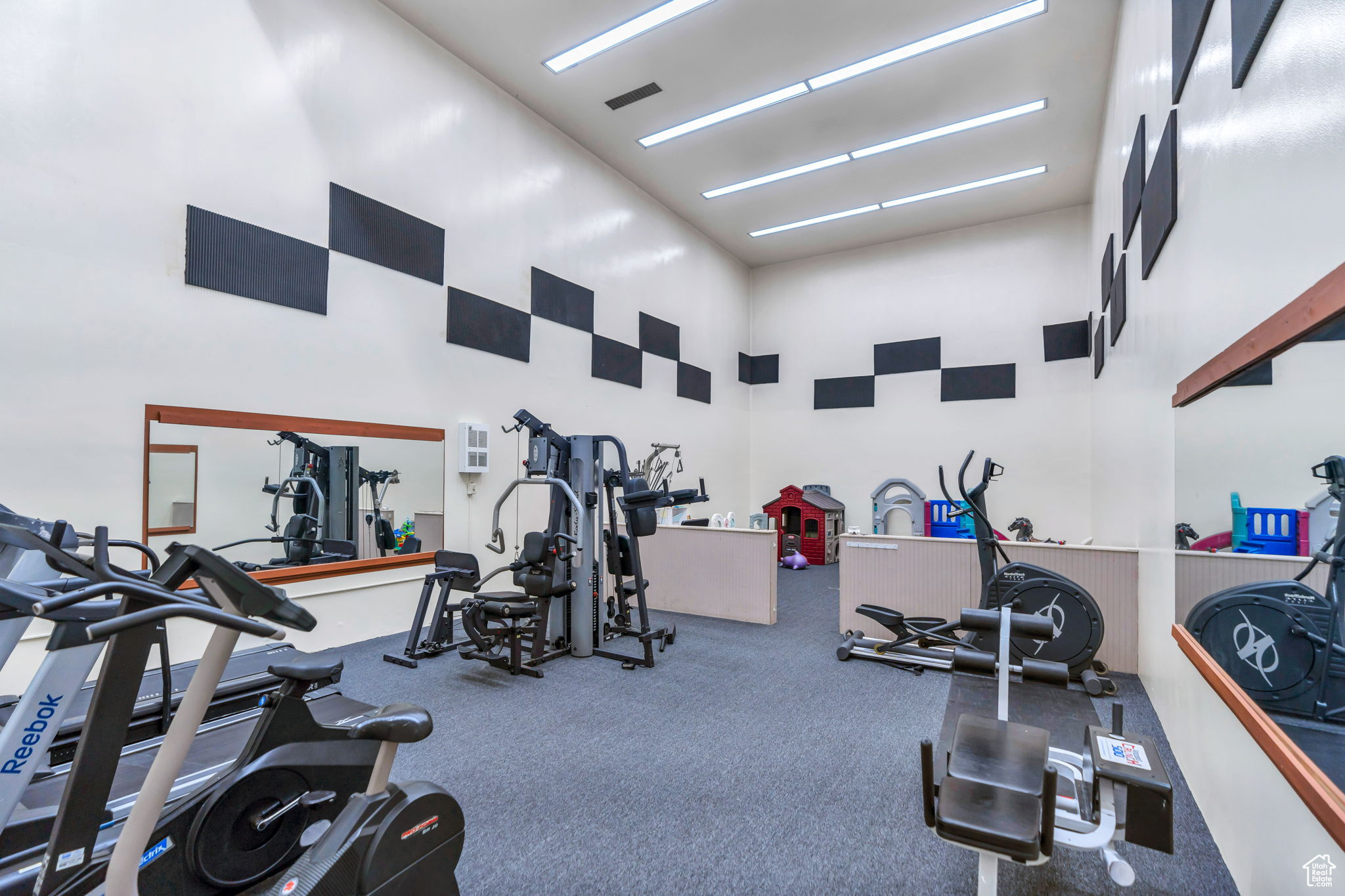 WILLOWBROOK HILL CONDOMINIUMS - Residential