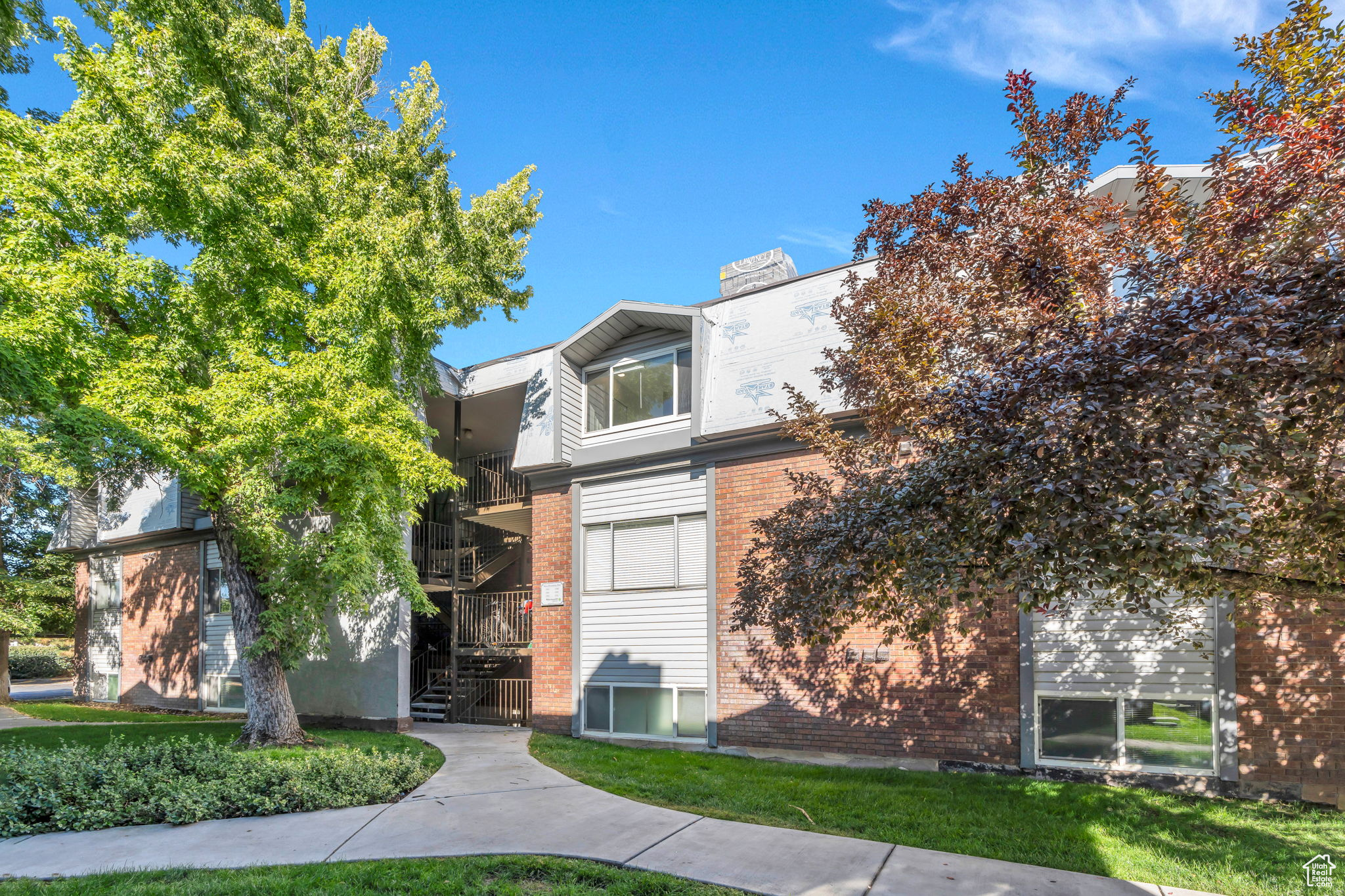 WILLOWBROOK HILL CONDOMINIUMS - Residential
