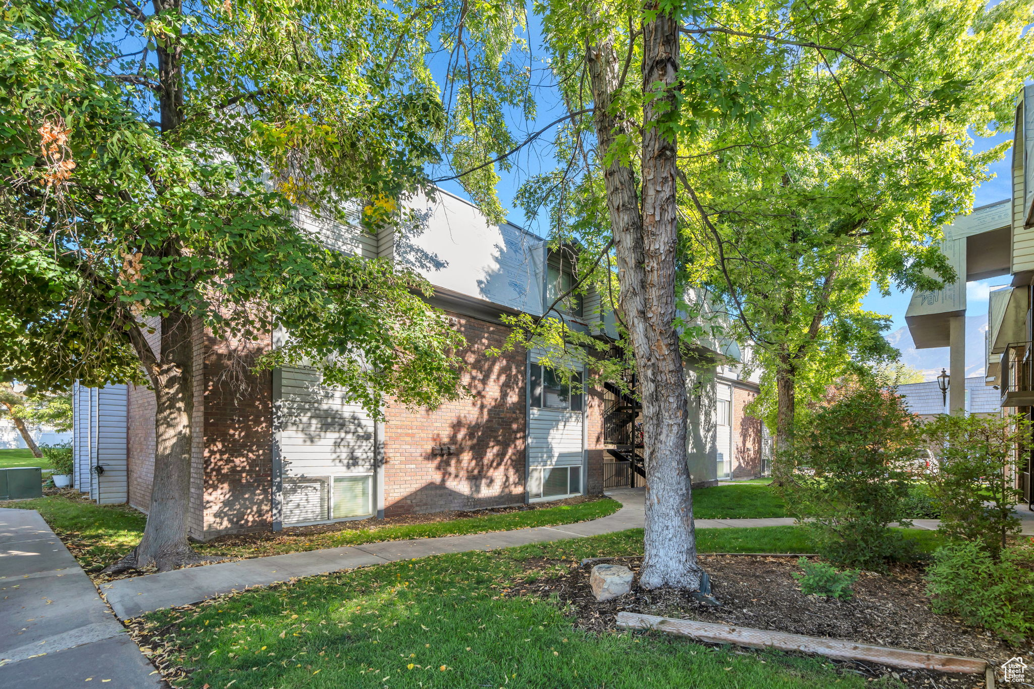 WILLOWBROOK HILL CONDOMINIUMS - Residential