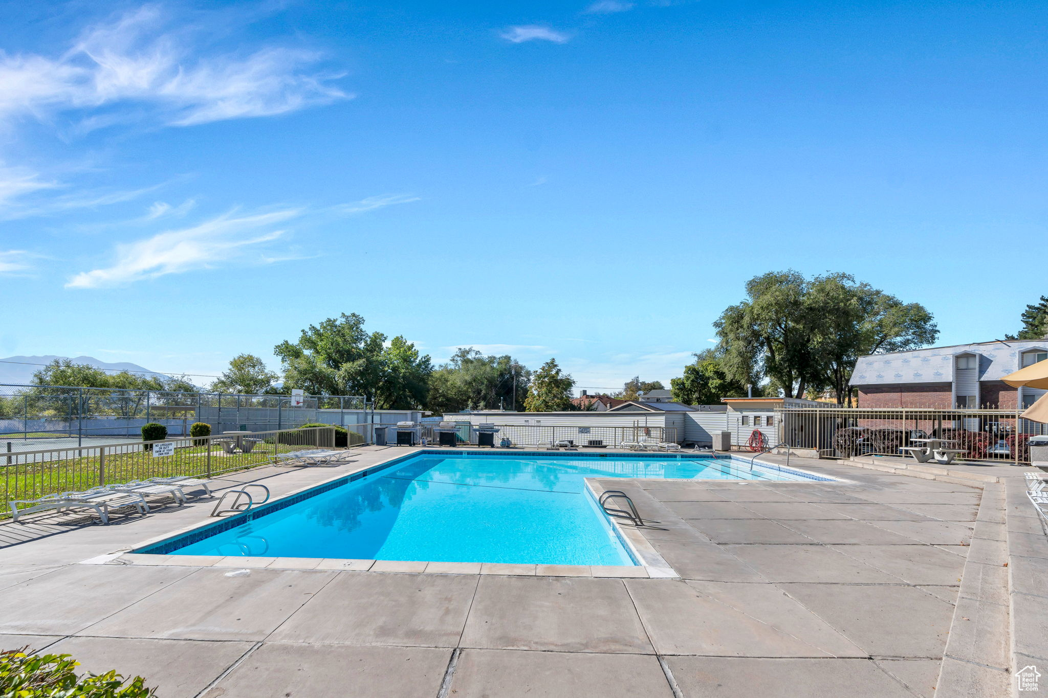 WILLOWBROOK HILL CONDOMINIUMS - Residential