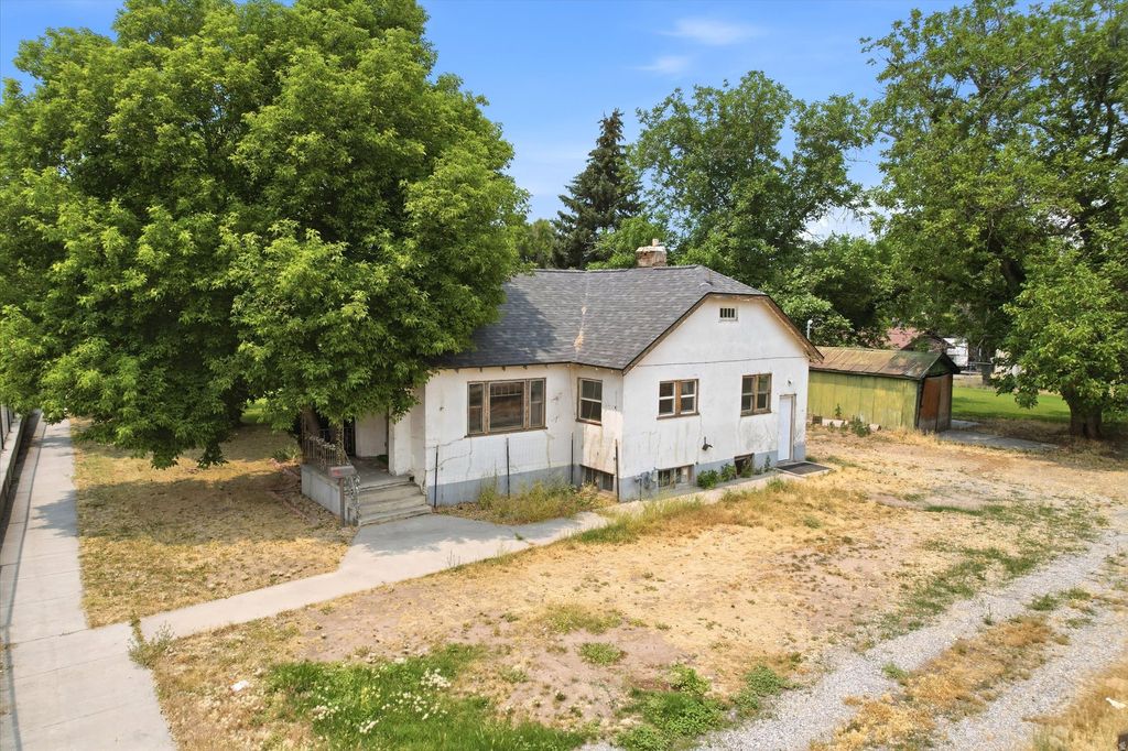Photo of 262 W 400 S, Springville, UT 84663 (MLS # 2168388)