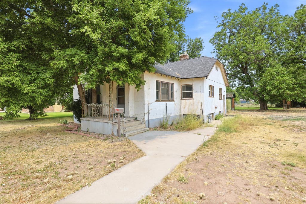 Photo of 262 W 400 S, Springville, UT 84663 (MLS # 2168388)