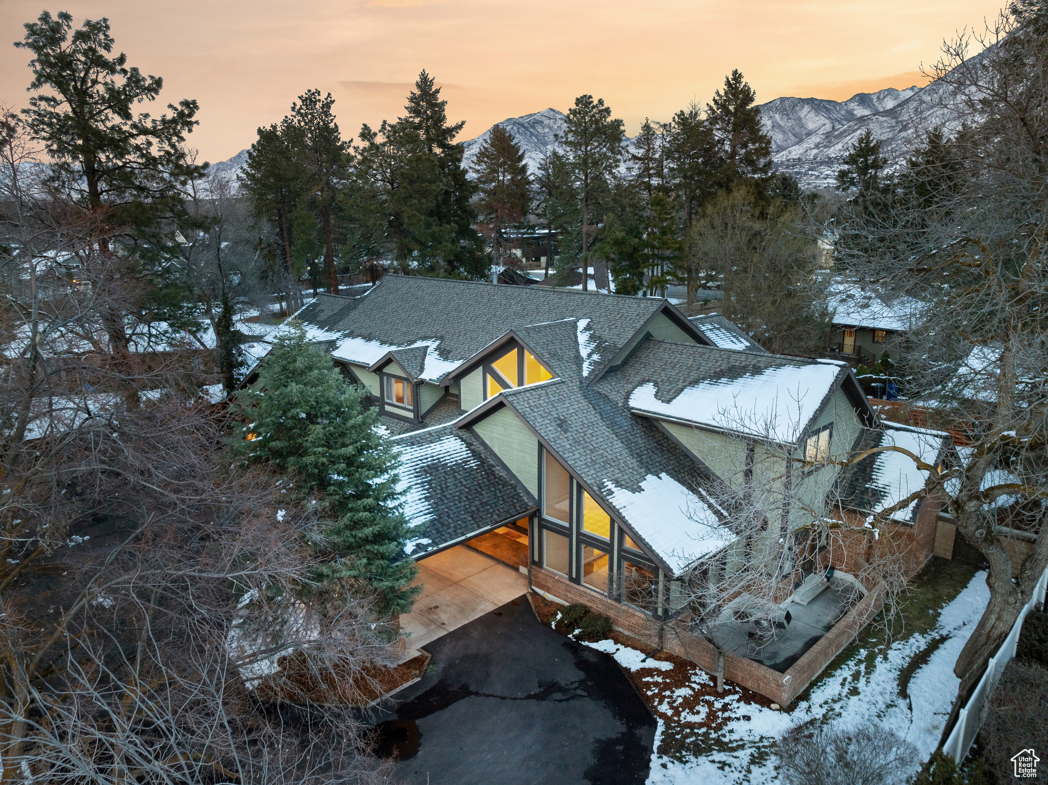 Holladay, Utah 84117, United States, 5 Bedrooms Bedrooms, ,4 BathroomsBathrooms,Residential,Active,93442