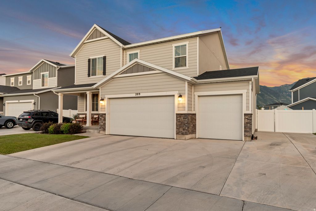 Photo of 209 W WILLET DR, Salem, UT 84653 (MLS # 2167734)