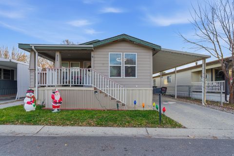Photo of 989 YUCCA DR W, Taylorsville, UT 84123 (MLS # 2126592)