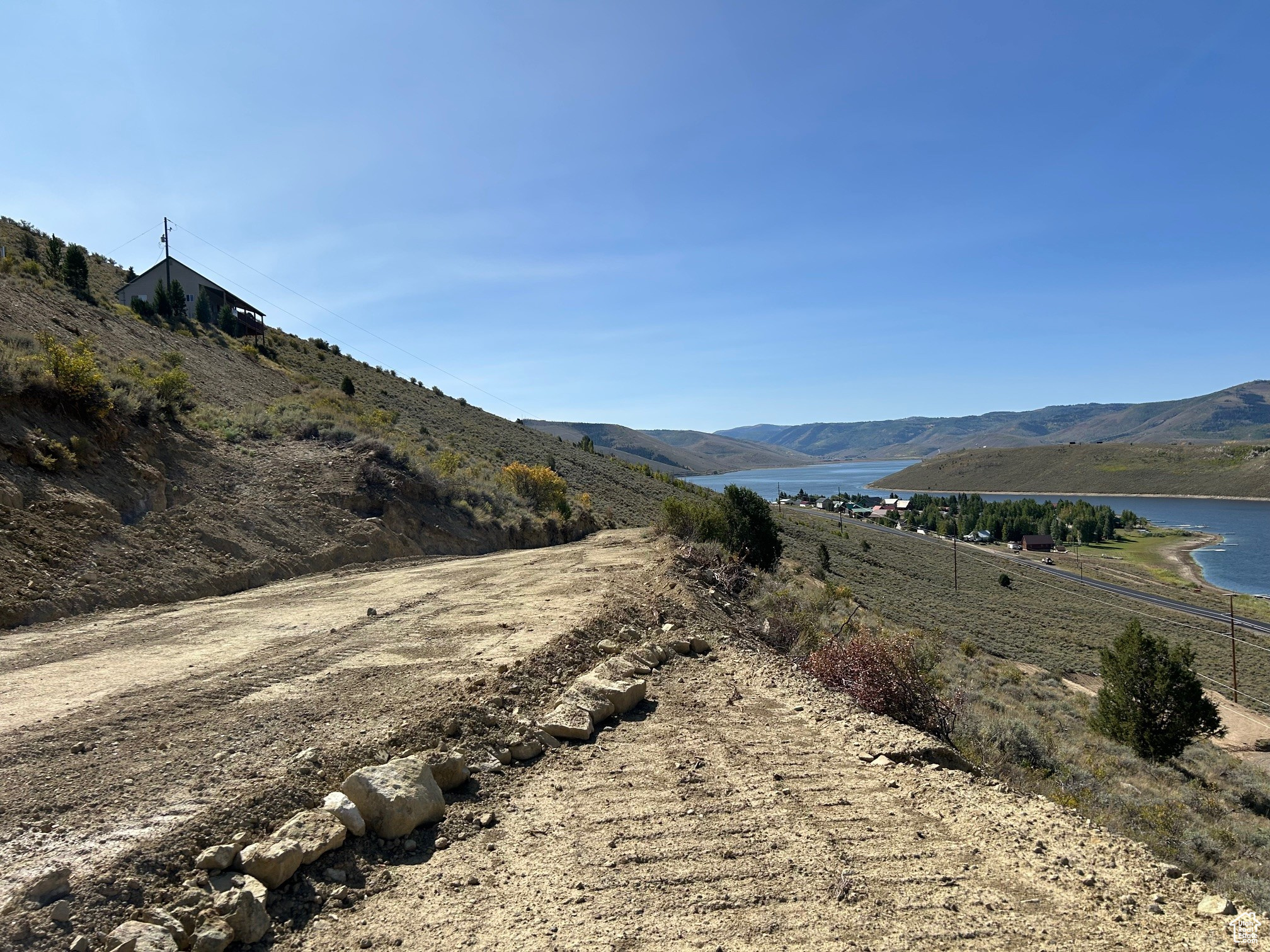 MOUNTAIN RETREAT - Land