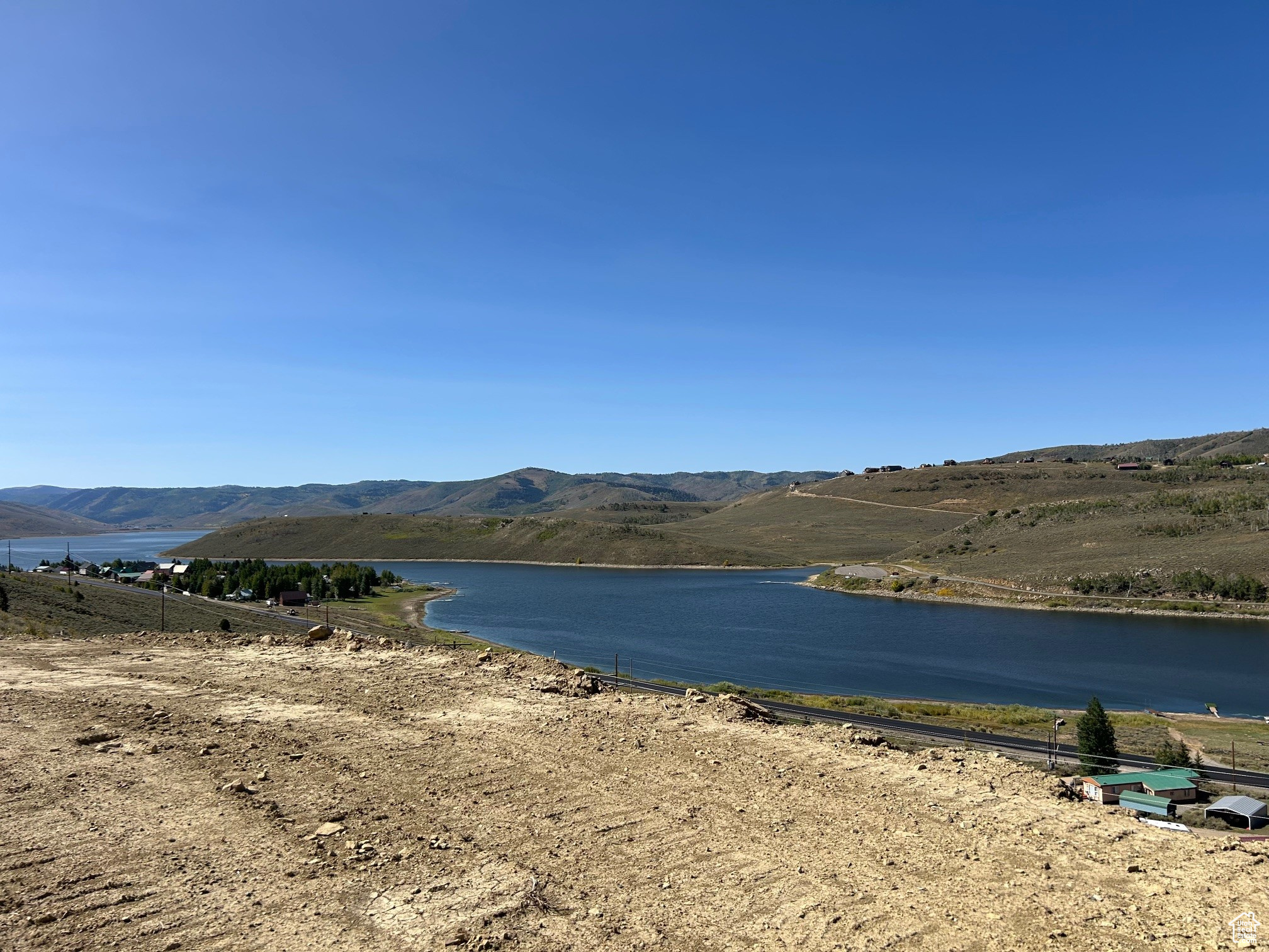 MOUNTAIN RETREAT - Land