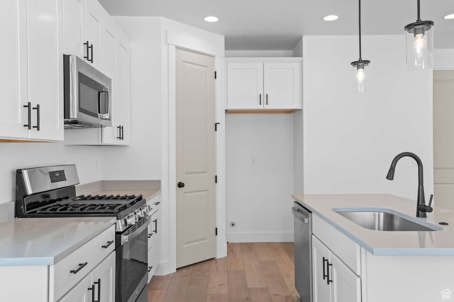 BROADVIEW SHORES COTTAGES 745 - Residential