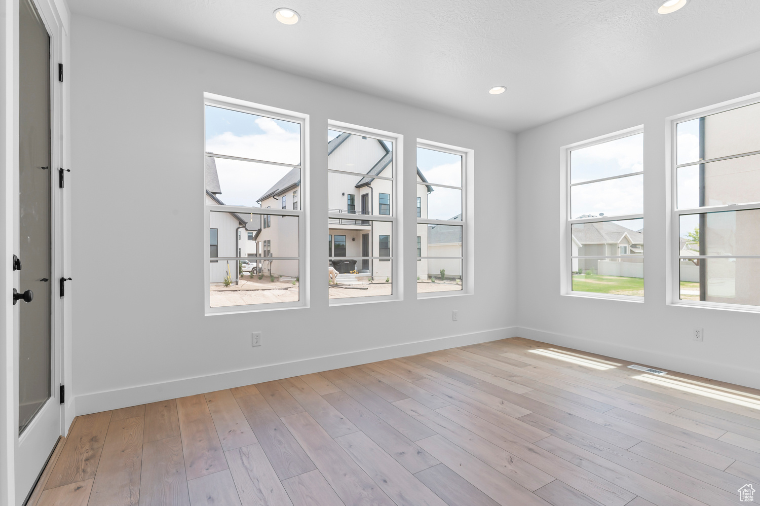 BROADVIEW SHORES COTTAGES 745 - Residential