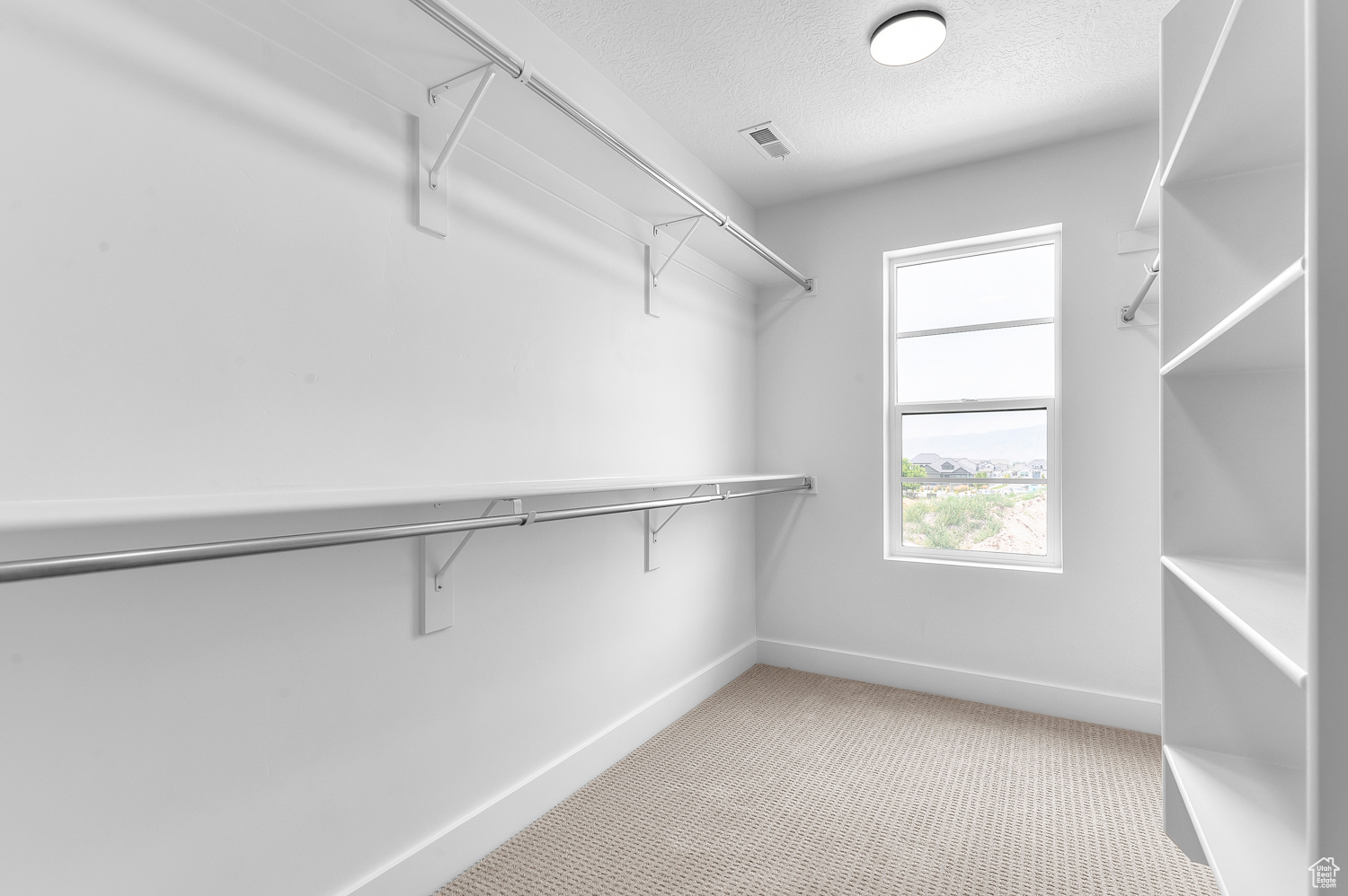 BROADVIEW SHORES COTTAGES 745 - Residential