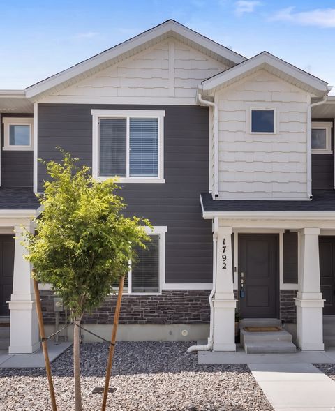 Townhouse For Sale - 1792 N Blue Iris Ave #1063<br/> Tooele, UT 84074
