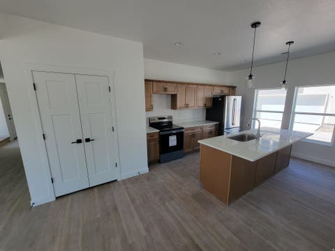 Townhouse For Sale - 735 S Harrison Dr #26<br/> Springville, UT 84663