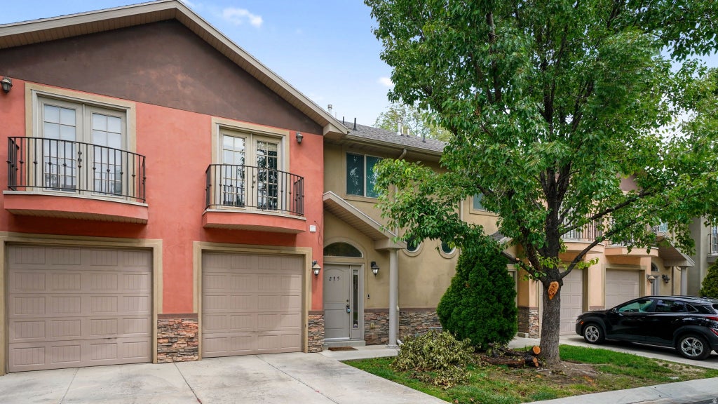 Photo of 255 AILEE LN E, Salt Lake City, UT 84107 (MLS # 2171420)