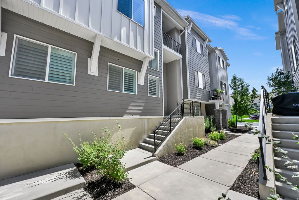 Photo of 15150 S WILD HORSE WAY, Bluffdale, UT 84065 (MLS # 2171855)