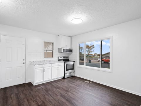 Tiny photo for 757 W 3200 S, Bountiful, UT 84010 (MLS # 2119897)