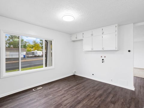 Tiny photo for 757 W 3200 S, Bountiful, UT 84010 (MLS # 2119897)