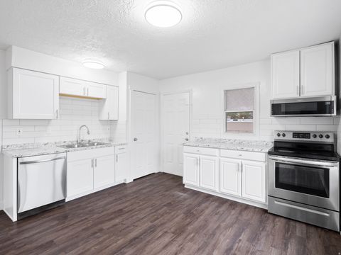 Tiny photo for 757 W 3200 S, Bountiful, UT 84010 (MLS # 2119897)