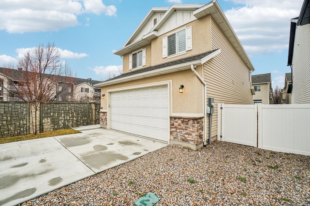 Photo of 807 N WELLINGTON CT, North Salt Lake, UT 84054 (MLS # 2140729)