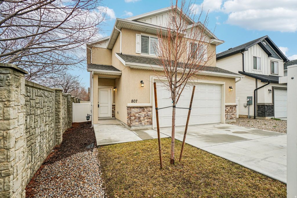 Photo of 807 N WELLINGTON CT, North Salt Lake, UT 84054 (MLS # 2140729)