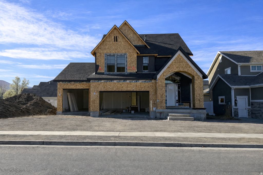 Photo of 461 W SUMMERHILL LN W, Centerville, UT 84014 (MLS # 2145811)