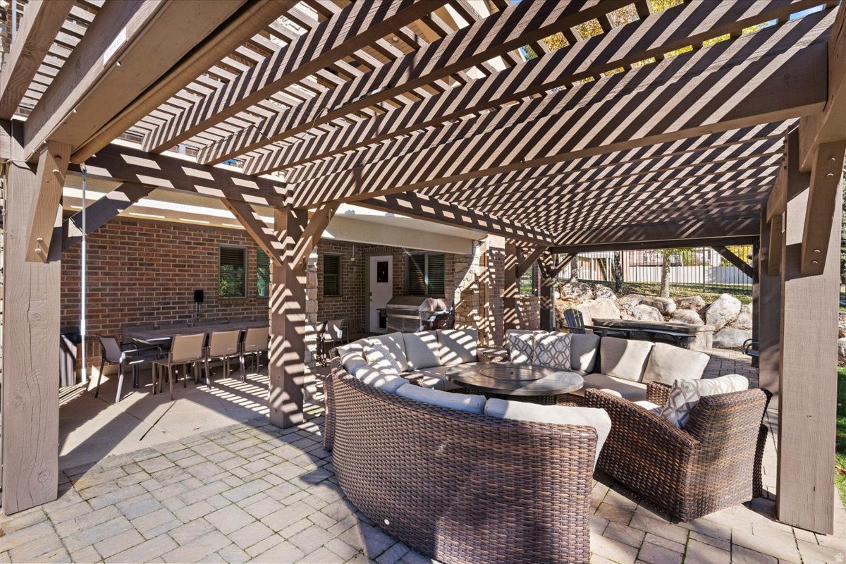 TRAPPER'S POINTE - Residential