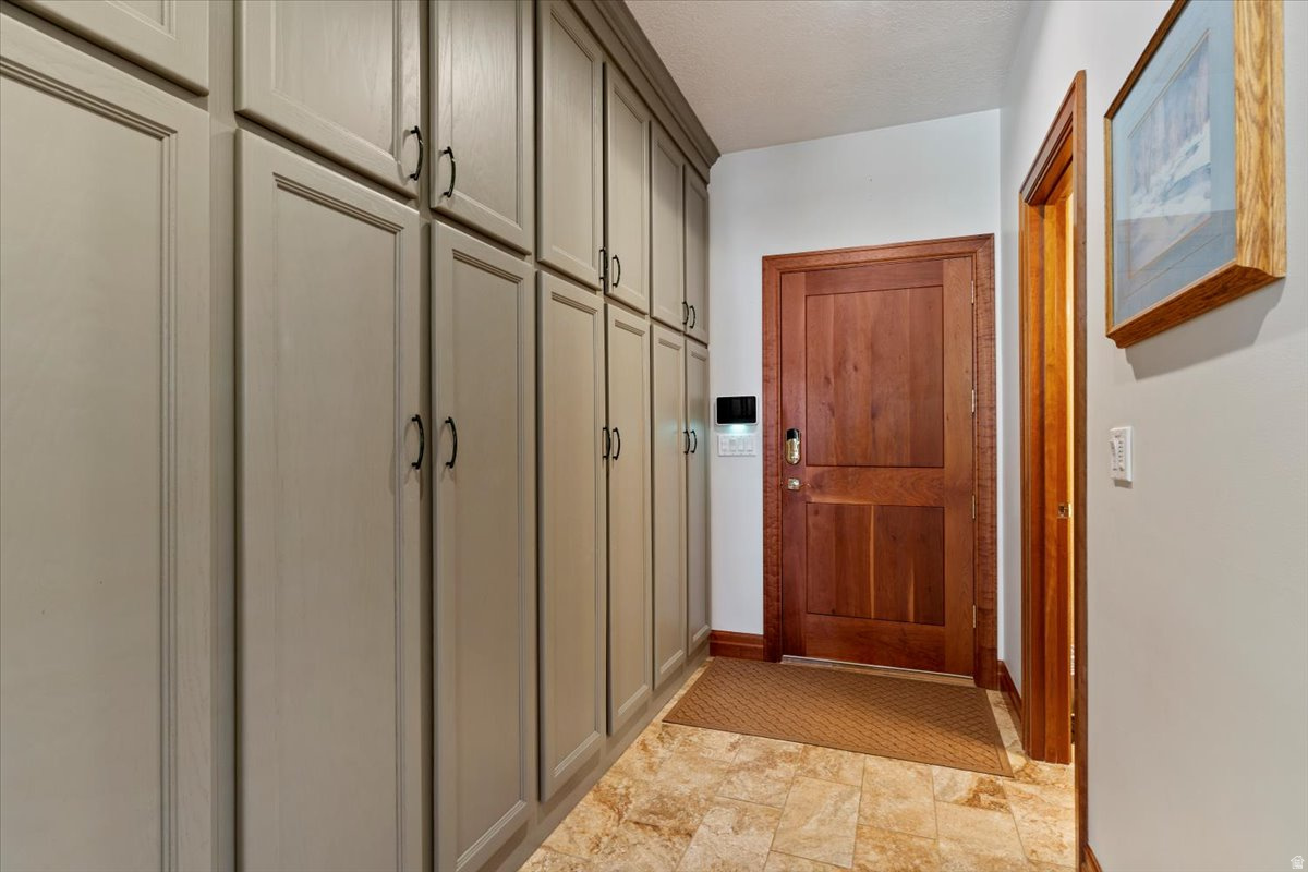 TRAPPER'S POINTE - Residential