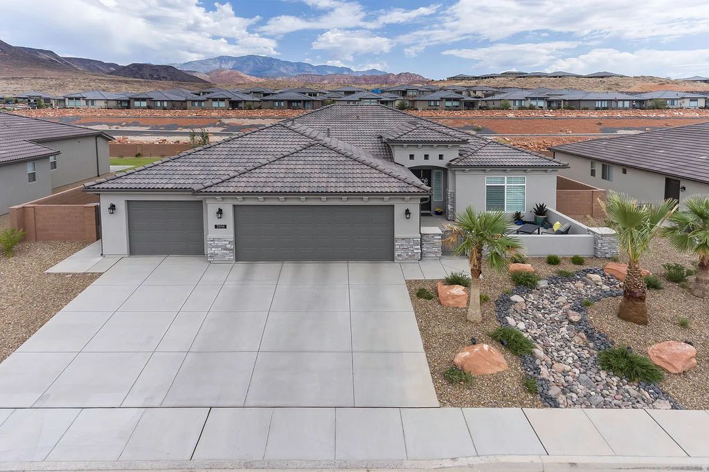 Photo of 2046 N VISTA DR, Washington, UT 84780 (MLS # 2134315)