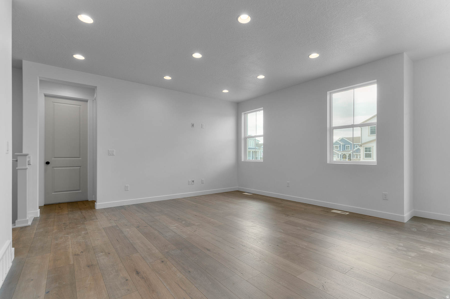 BROADVIEW SHORES 823 - Residential