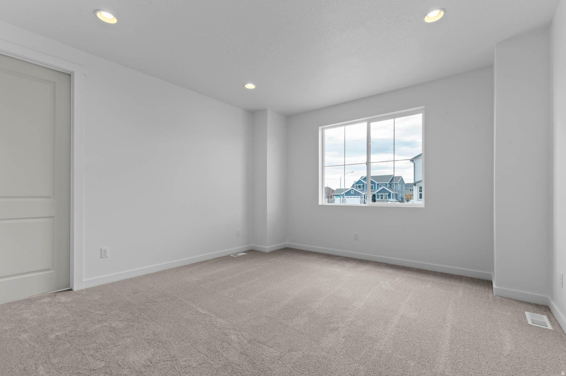 BROADVIEW SHORES 823 - Residential