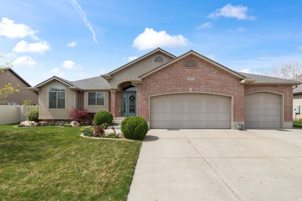 Photo of 1872 S 2265 W, Syracuse, UT 84075 (MLS # 2147223)