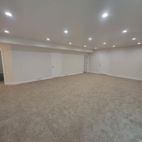Tiny photo for 252 W 4950 S, Washington Terrace, UT 84405 (MLS # 2158088)