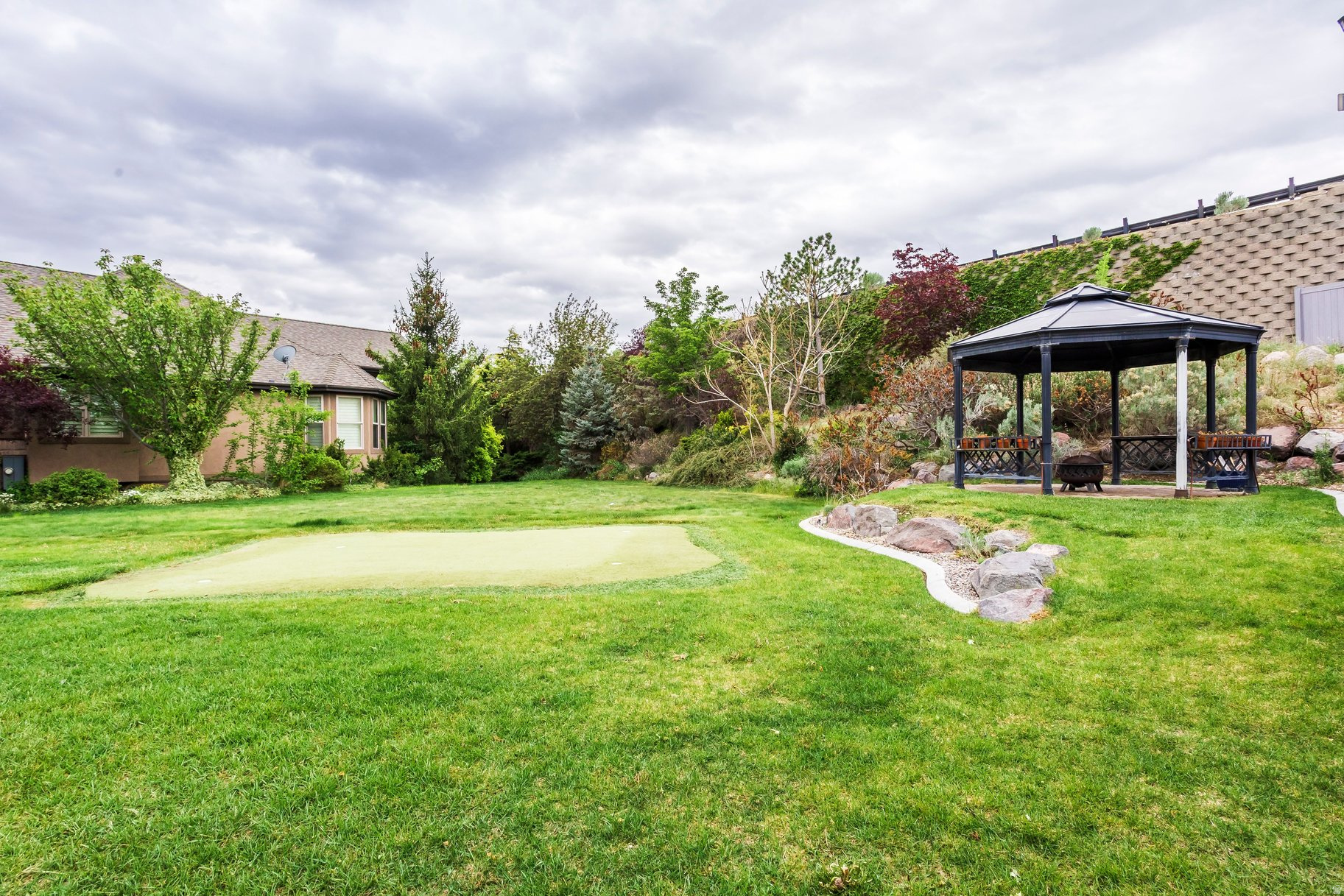 JORDAN HEIGHTS - Residential