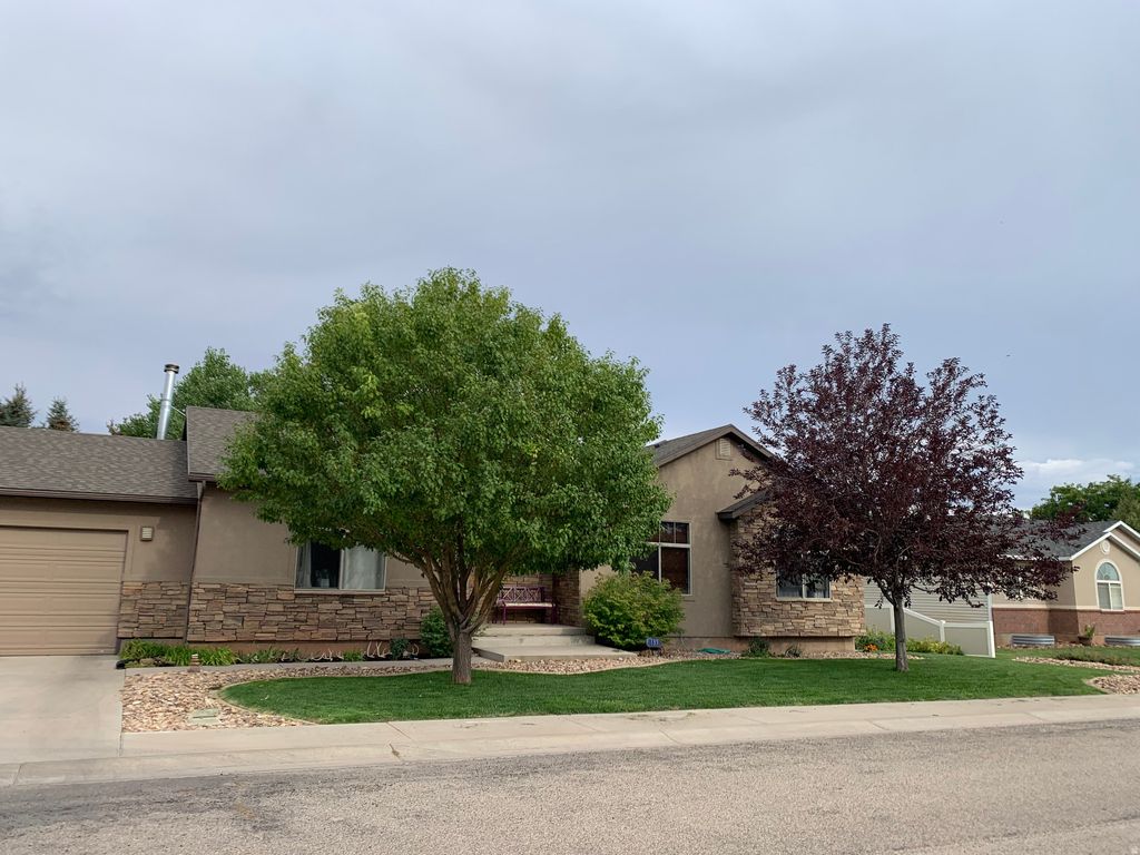 Photo of 135 CONSTITUTION DR, Roosevelt, UT 84066 (MLS # 2145032)